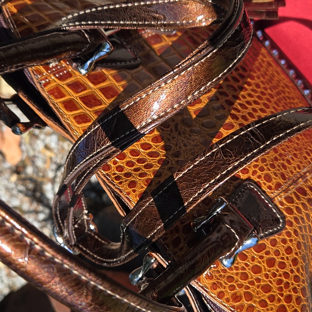 Madi Claire Vintage Croc Embossed Leather Satchel with Crossbody Strap (BIN 001) - Picture 7 of 15